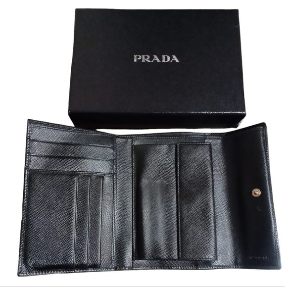 🖤PRADA SAFFIANO LEATHER COMPACT WALLET - Picture 3 of 15
